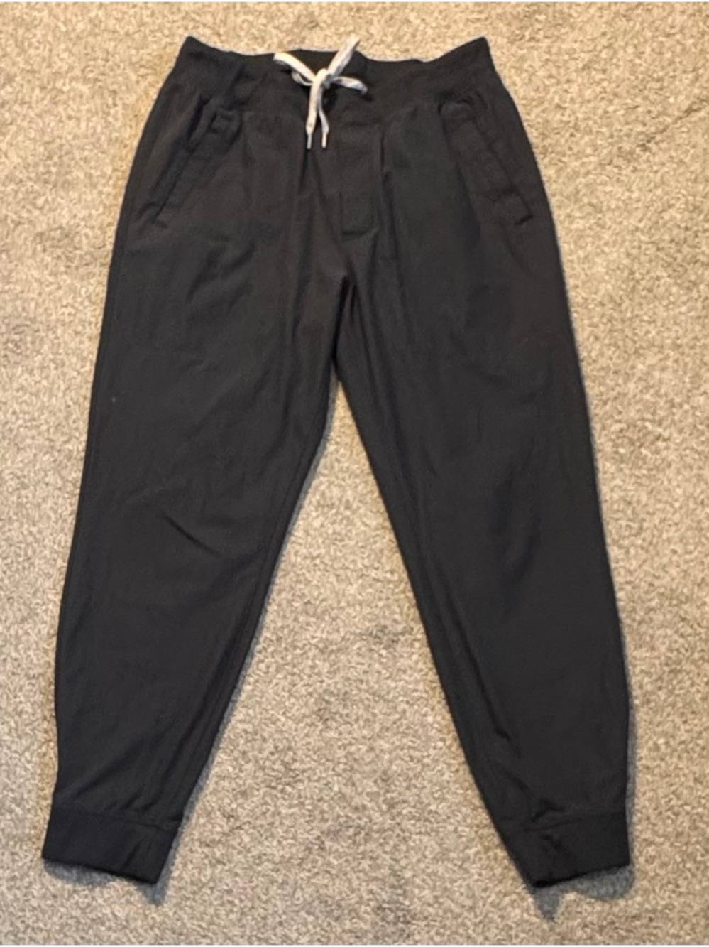 Vuori Men’s Meta Joggers Elastic Waist Size Al in Charcoal 28” Inseam V436